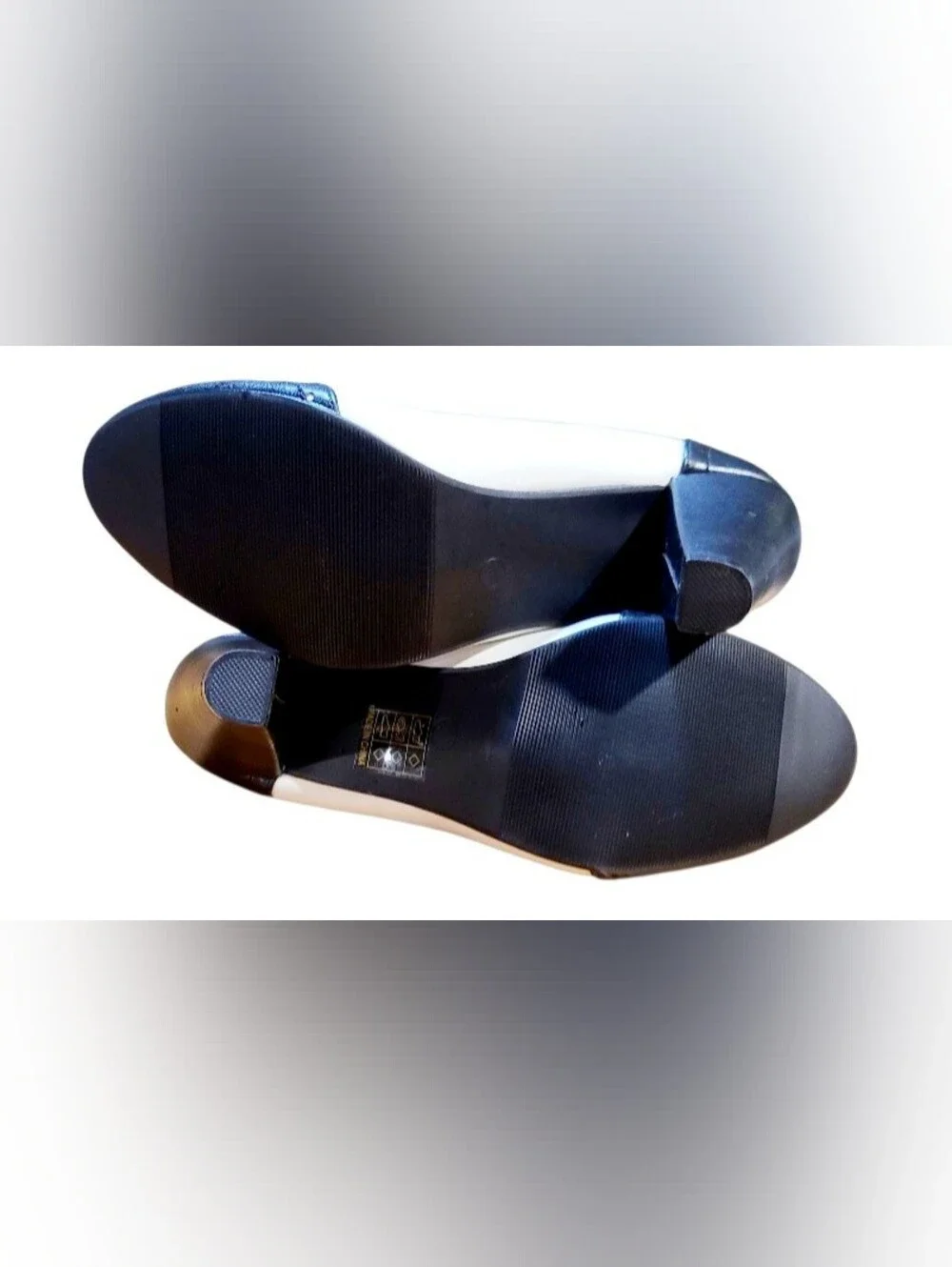 Black & White Vintage Style Pump Highheels. New without box.